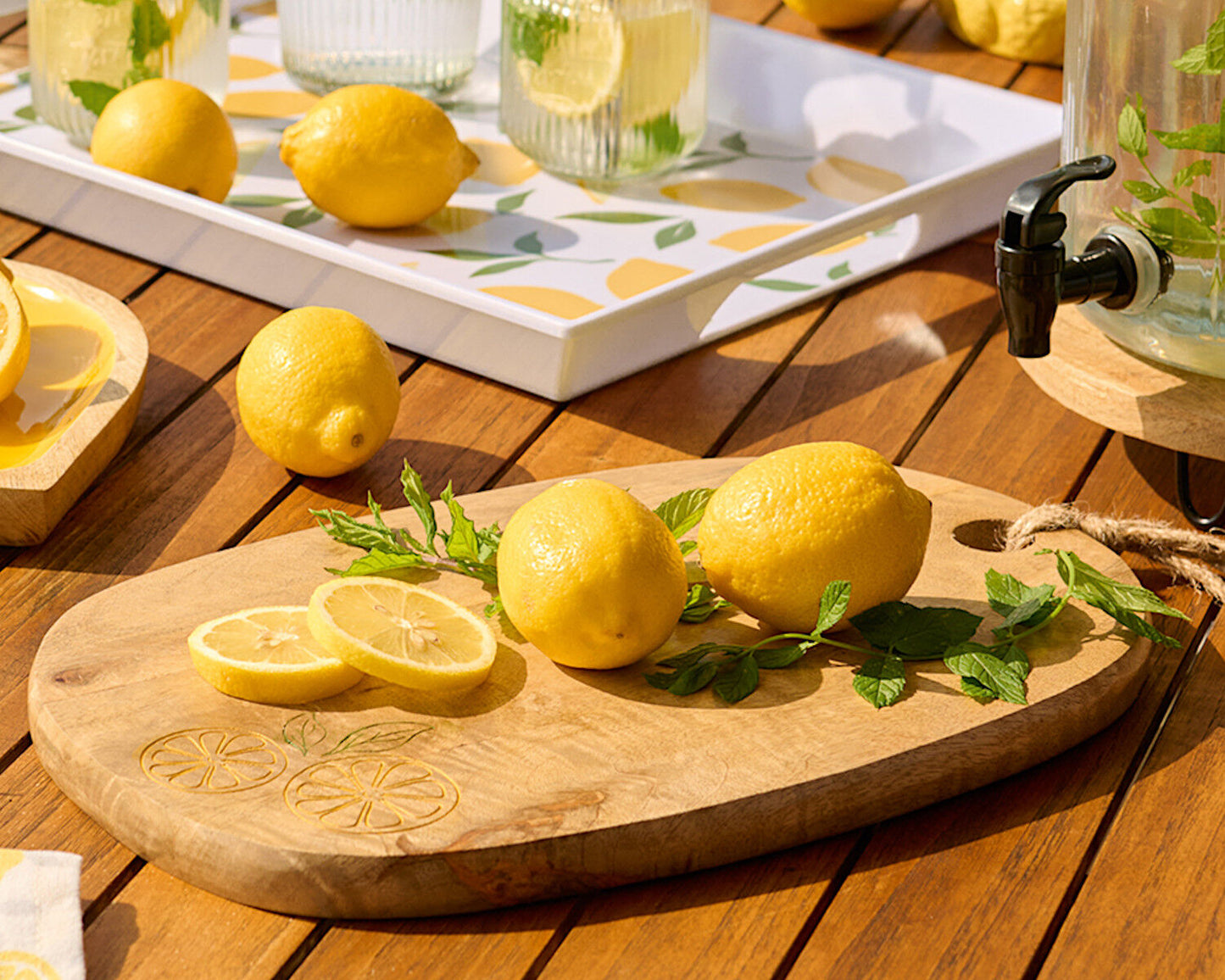 ZELLER 25705 Schneide-/ Servierbrett LEMON aus Mangoholz, ca. 38 x 25 x 2 cm