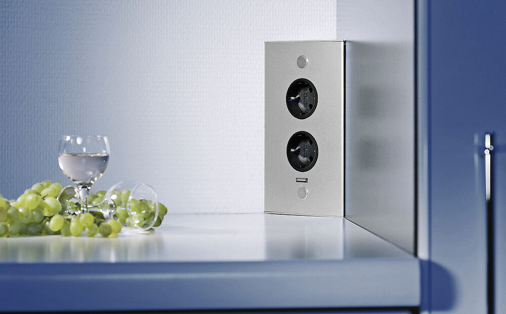 THEBO Steckdosenelement ST 3007/200/2 USB aus Edelstahl / Mehrfachsteckdose – Bild 4