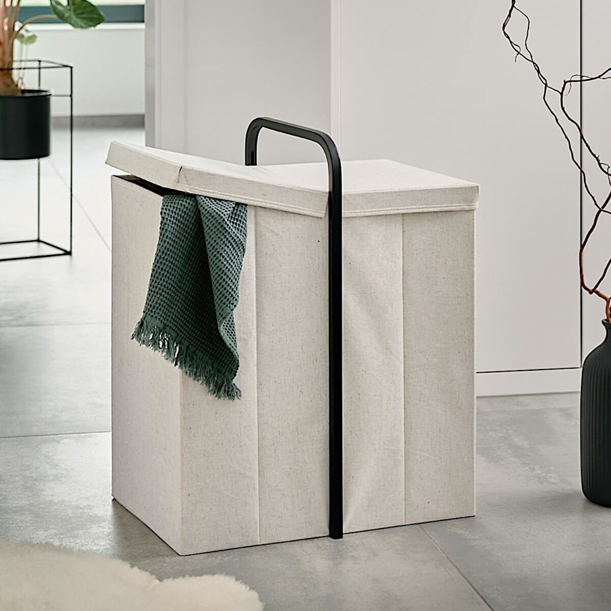 ZELLER 14553 Wäschesammler aus Polyester/Bambus, creme/schwarz, ca. 51,5 x 35,5 x 65 cm