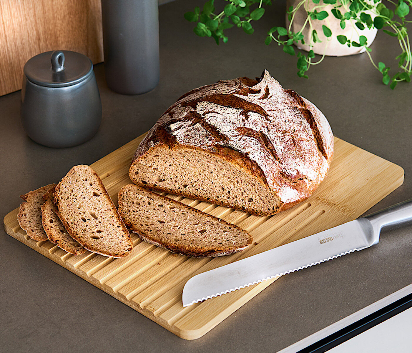 ZELLER 25648 Brot-Schneidebrett, Bambus, ca. 33 x 25 x 1,2 cm