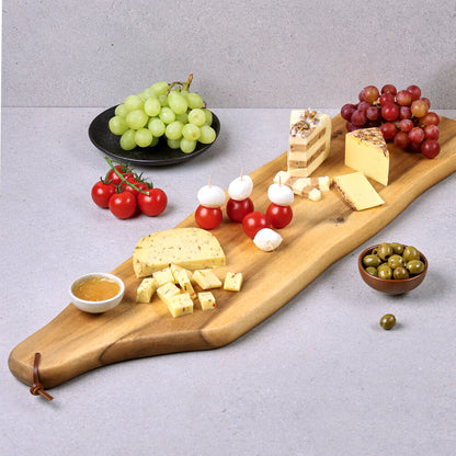 KESPER 2819513 Servierbrett 71 x 17 cm, Akazienholz, jedes Brett ein Unikat