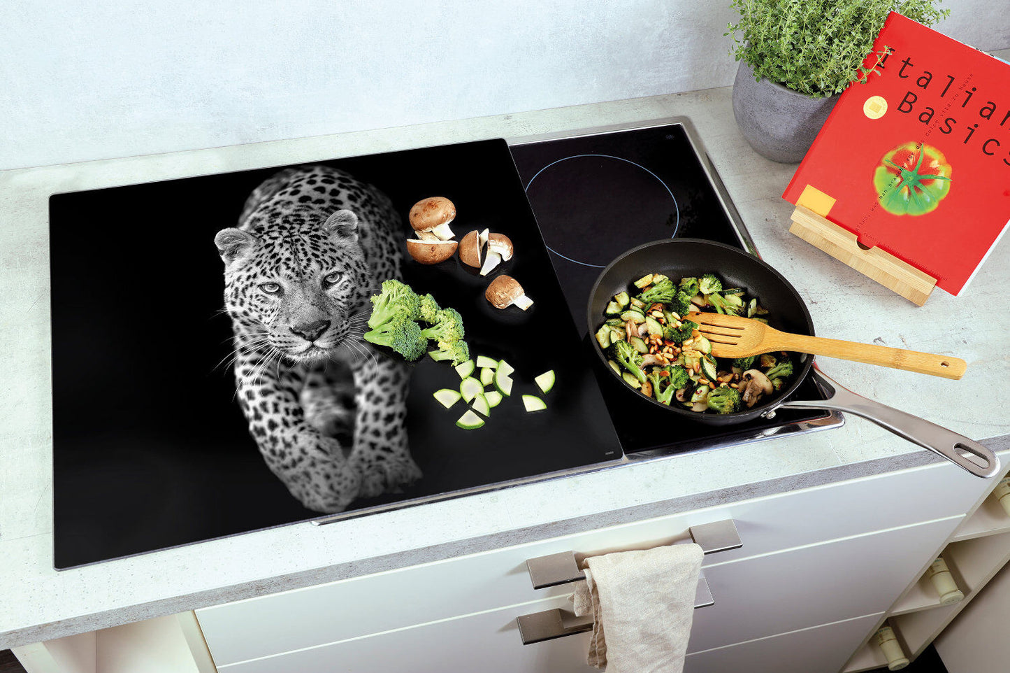 KESPER 3658313 Multi-Glasschneideplatte Motiv LEOPARD, 56 x 50 x 1,4 cm / Glasschneidbrett / Herdabdeckplatte