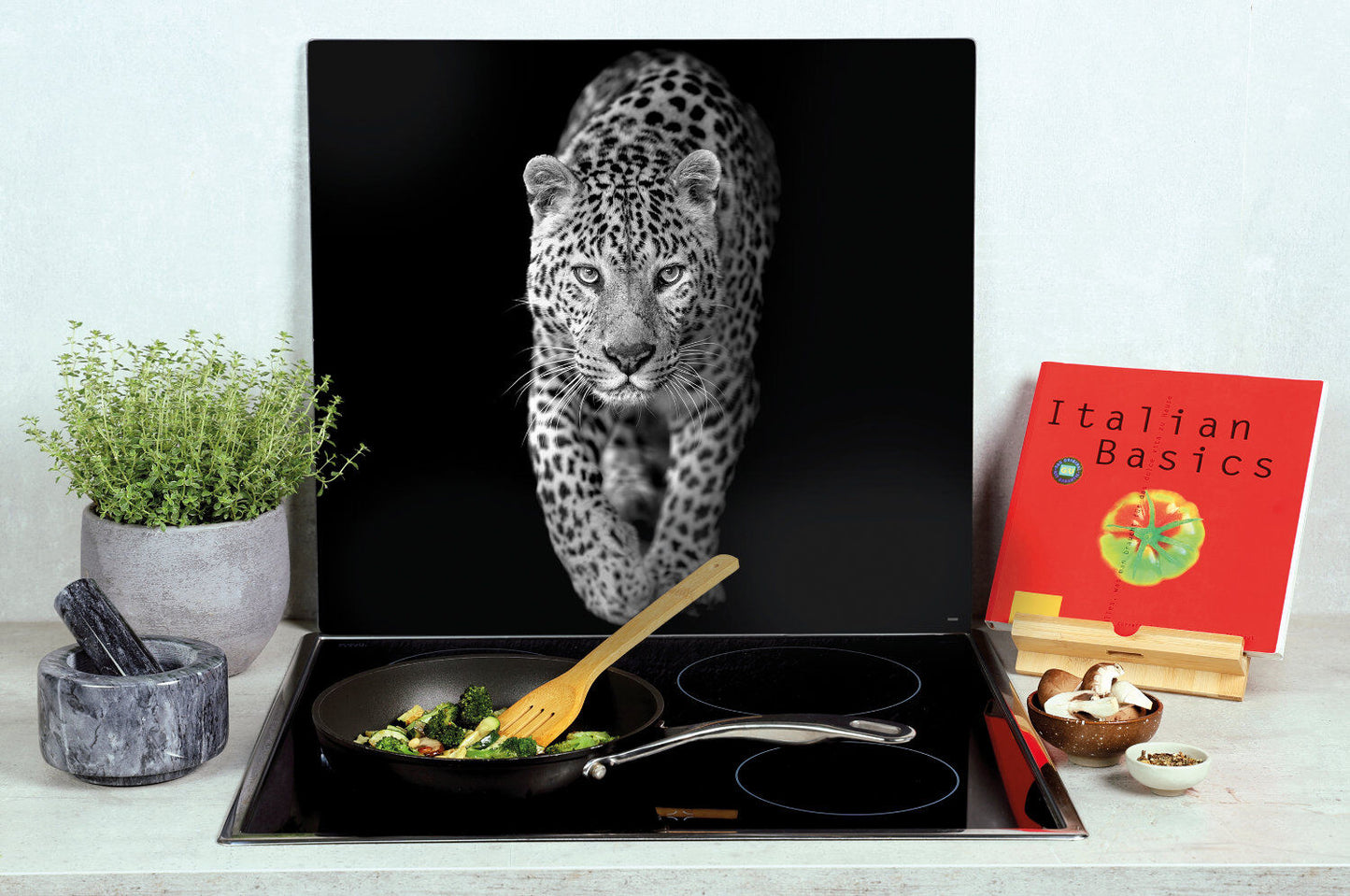 KESPER 3658313 Multi-Glasschneideplatte Motiv LEOPARD, 56 x 50 x 1,4 cm / Glasschneidbrett / Herdabdeckplatte