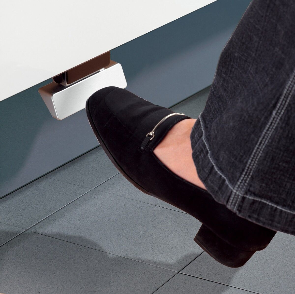 HAILO KICK AND GO Fußhebel 3691501 - mechanische Öffnungsunterstützung für Abfalltrennsysteme mit Frontanbindung – Bild 2