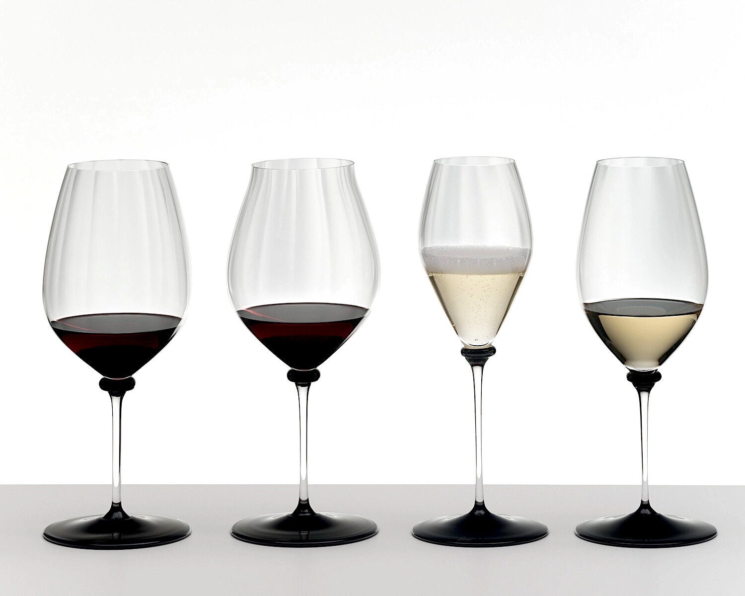 RIEDEL 4884/0N FATTO A MANO Performance Cabernet/Sauvignon - Schwarze Bodenplatte – Bild 5
