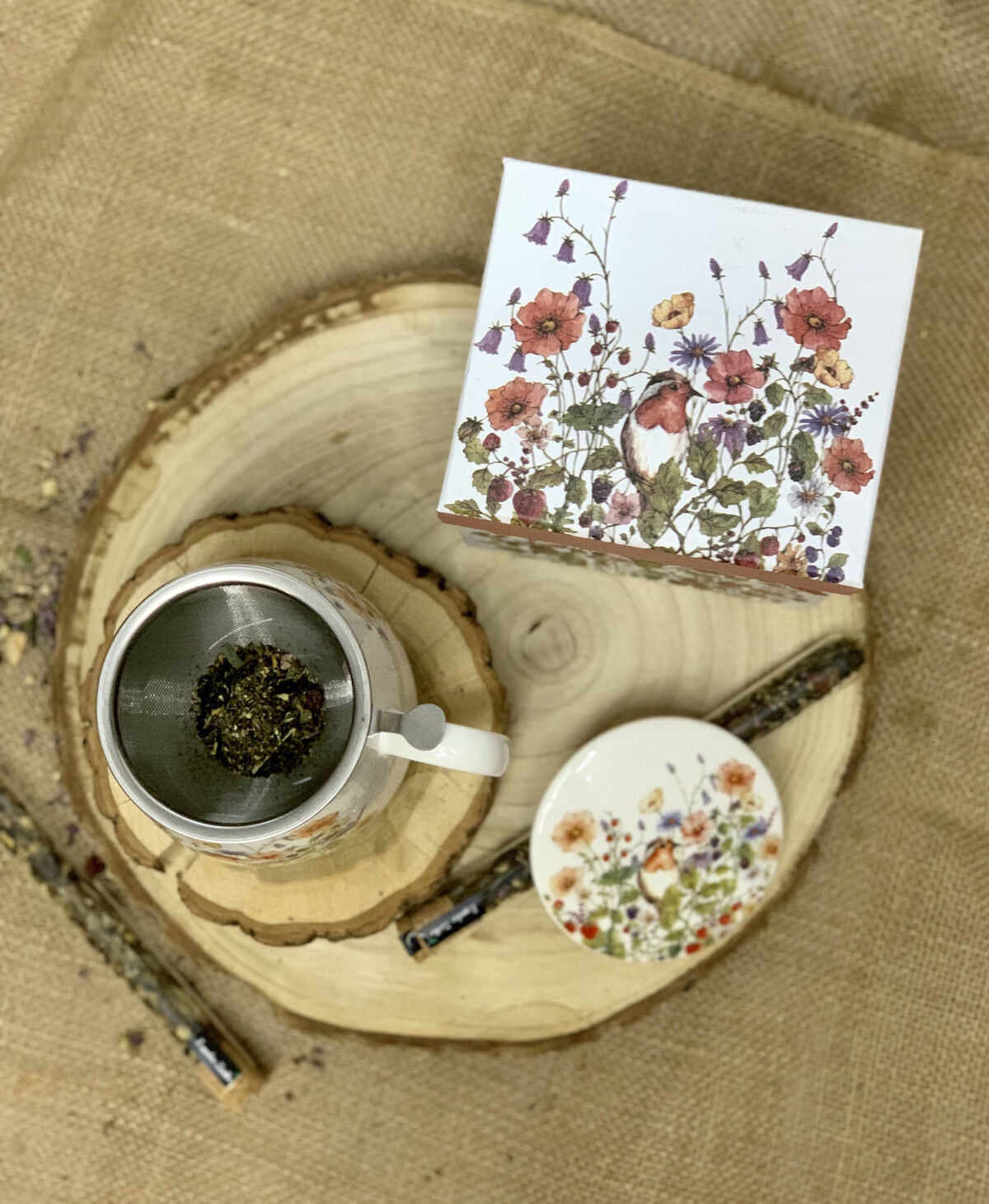 DUO FLORAL Fassbecher 430 ml WILD BIRD mit Teesieb, New Bone China Porzellan – Bild 7