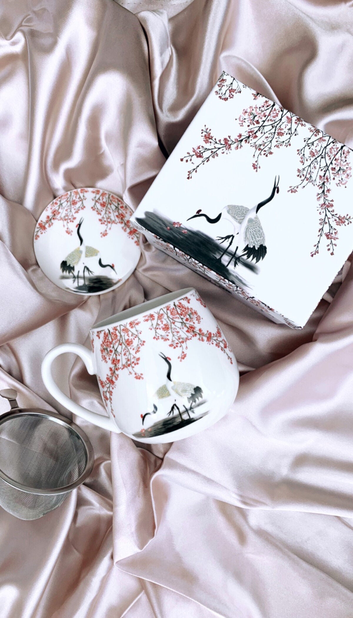 DUO ART GALLERY Fassbecher 430 ml SAKURA & CRANES mit Teesieb, New Bone China Porzellan – Bild 6
