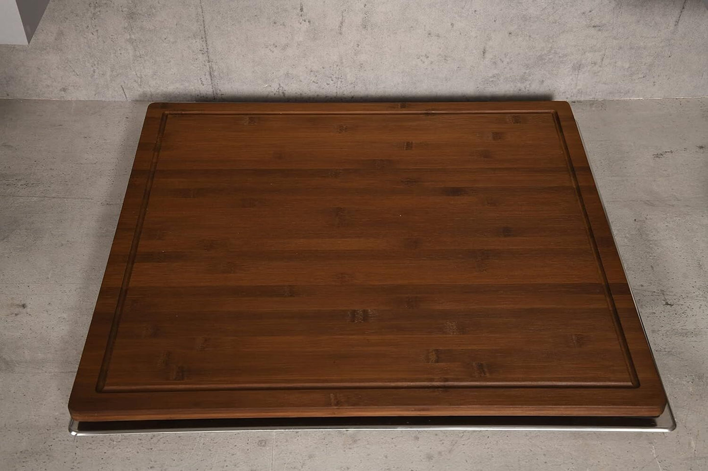 KESPER 5959913 Schneide- u. Abdeckplatte aus Bambus dunkel mit Saftrille / Herdabdeckplatte / Schneidebrett