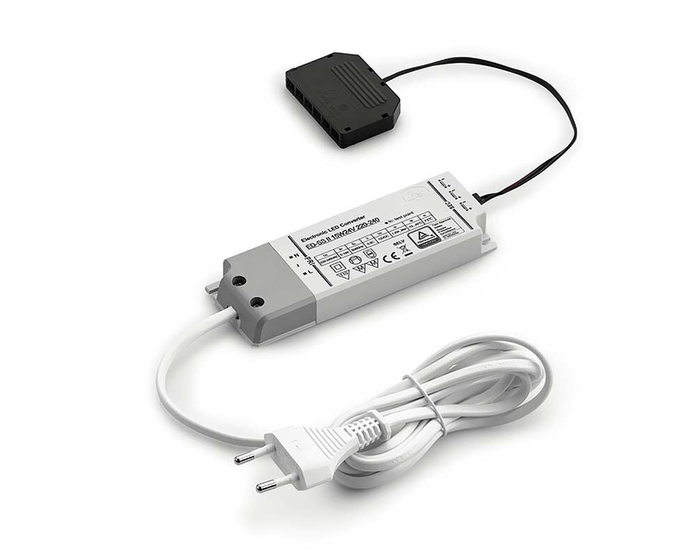 LED Konverter 15 ST mit 6-fach Verteiler und 2 Meter Netzanschlussleitung / Netzteil