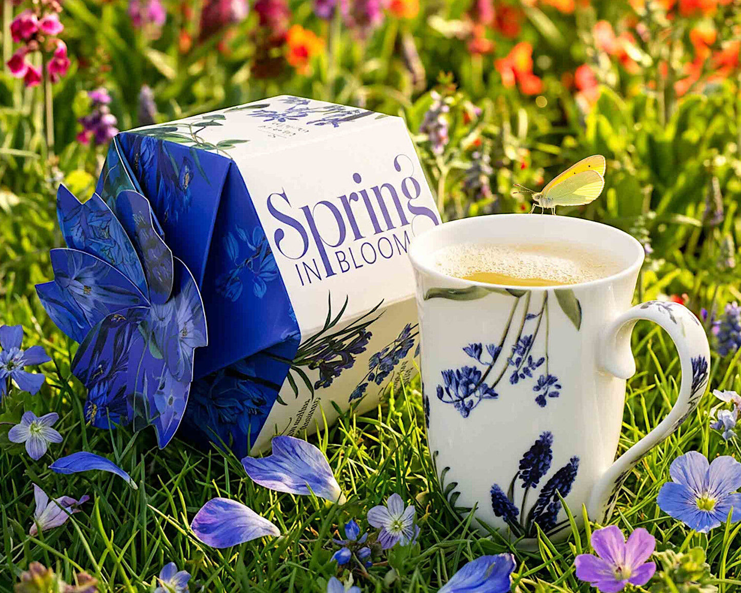 DUO Spring in bloom Becher 460 ml BLUE FLOWERS in dekorativer Box, New Bone China Porzellan – Bild 8