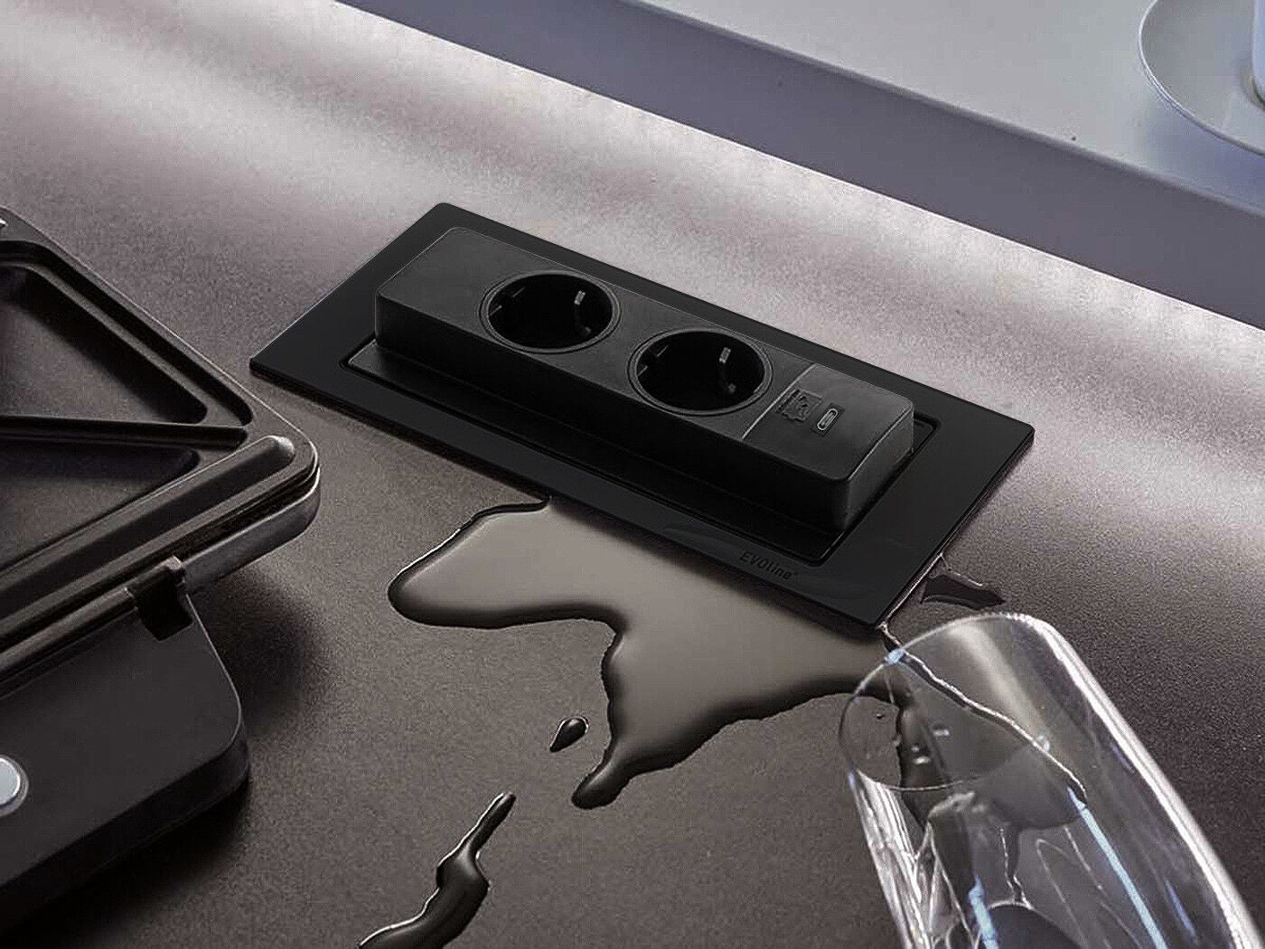 EVOLine BackFlip Schwarz matt 2x Steckdose mit USB-C, versenkbar / Mehrfachsteckdose / Steckdosenverteiler