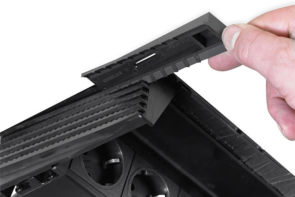 EVOline FlipTop Push 4-fach VDE Steckdosenleiste, versenkbar / Mehrfachsteckdose / Steckdosenverteiler