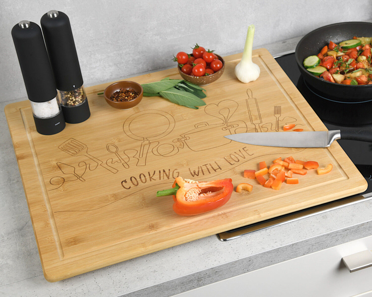 KESPER 58598-13 Schneide- und Abdeckplatte Motiv COOKING WITH LOVE aus Bambus / Herdabdeckplatte / Schneidbrett