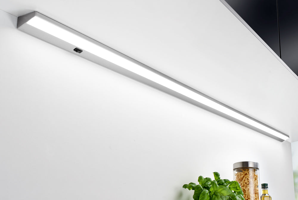 THEBO LED E 801 Unterbauleuchte 240V mit Schalter und Anschlussleitung mit Eurostecker / Vitrinenleuchte