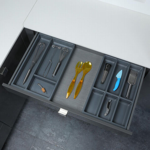 Besteckeinsatz SEPARADO 550 + Flex-Einsatz SEPARADO 550 SET Schiefergrau B 300 x T 474 mm inkl. 1 Trenner und 1 Antirutschmatte / Mehrzweckeinsatz