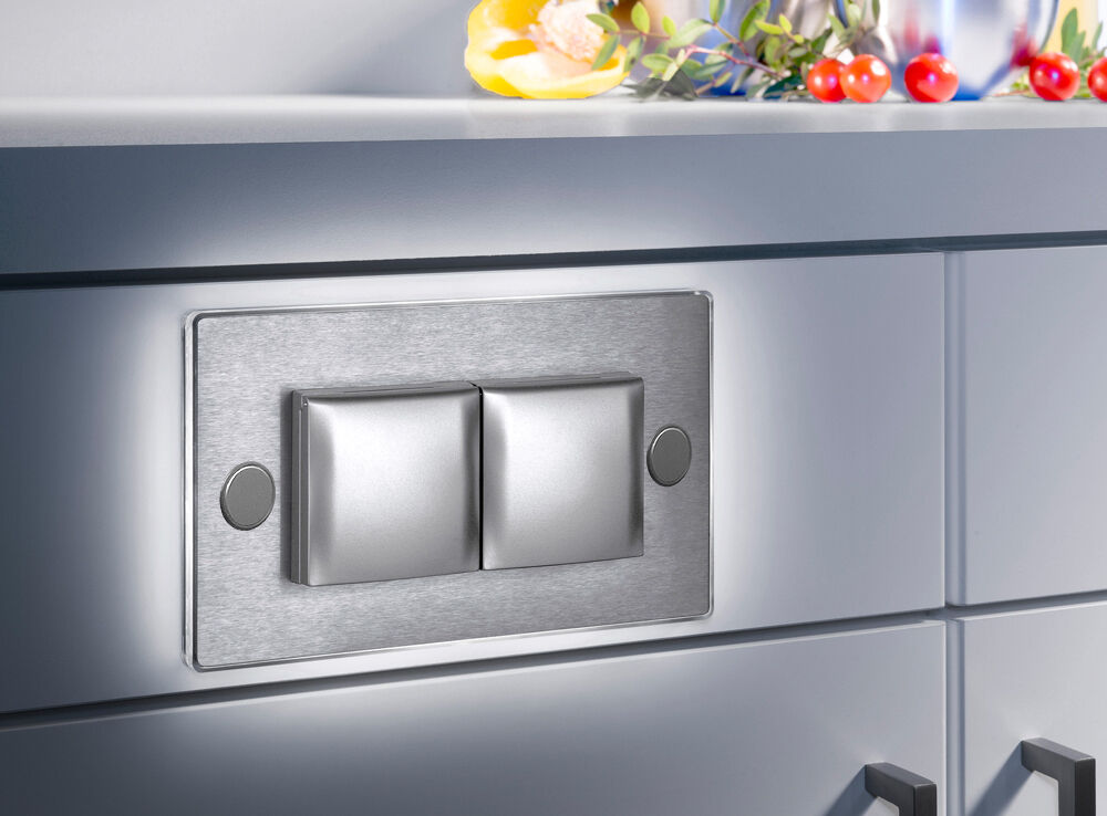 THEBO ST 3020 ST/2 LED Steckdosenelement EDELSTAHL mit LED Hintergrundeleuchtung und Klappdeckel / Schukosteckdosen /… – Bild 3