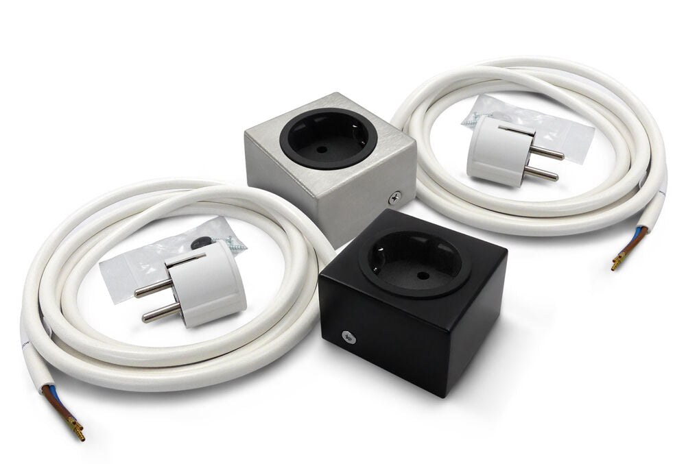 THEBO Schukosteckdose ST 3080 ST/1 in EDELSTAHL oder SCHWARZ / THEBO Licht / Steckdose / Schukostecker