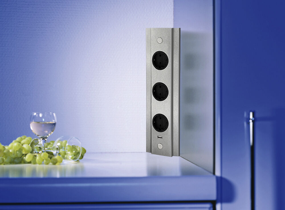 THEBO Energie-Ecksäule ST 3072/320/3 USB aus Edelstahl mit 3 Steckplätzen – Bild 4