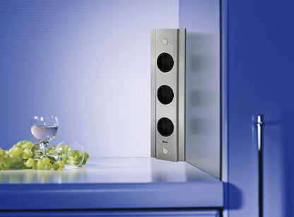 THEBO Energie-Ecksäule ST 3072/320/3 USB aus Edelstahl mit 3 Steckplätzen – Bild 4