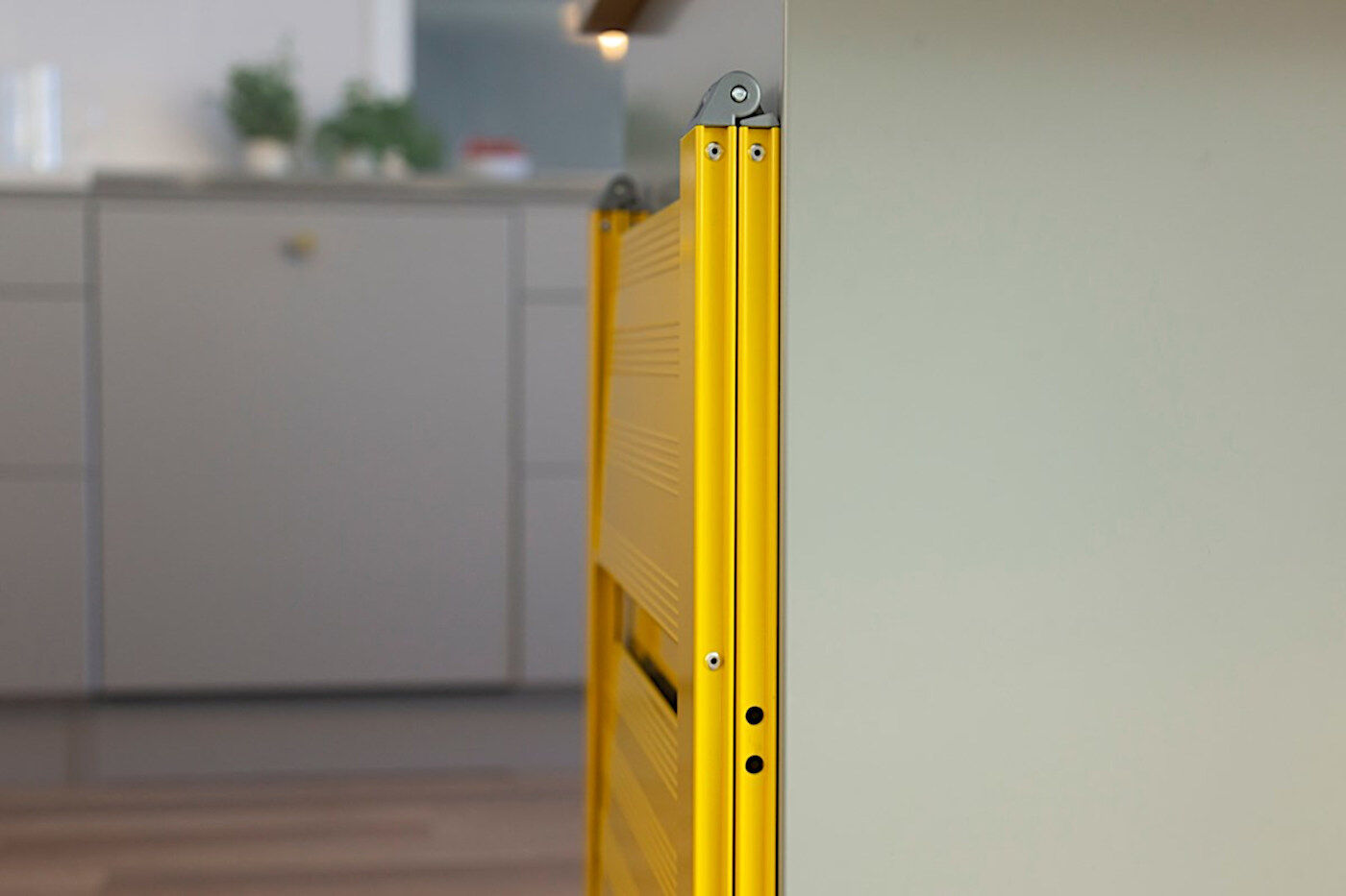 W.steps, VIKINGSTEP MIDI Yellow, WL728502, extrem kompakte Trittleiter gelb lackiert – Bild 6